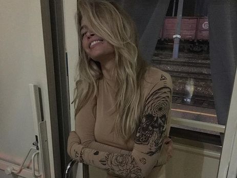 Брежнева показала свои тренировки с резиной