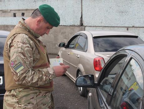 Два пункта пропуска в зоне АТО закрыты из-за пожаров и разрывов мин