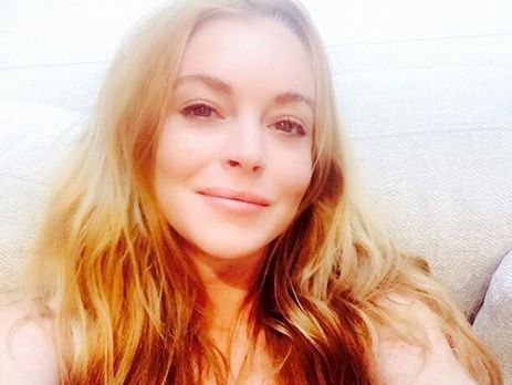 Лохан показала фото в постели с молодым бойфрендом