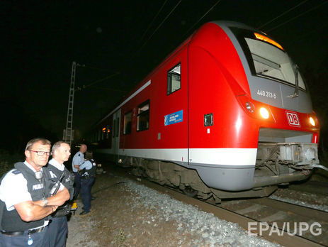 В Германии подросток напал с топором на пассажиров поезда