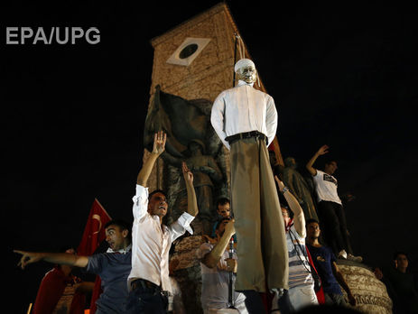 В Турции сторонники Эрдогана требуют смертной казни для мятежников