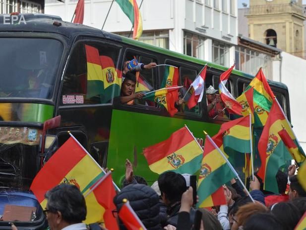 В Боливии протестующие захватили государственный телеканал и радио