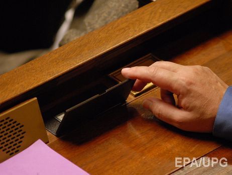 Во Франции на полгода продлили чрезвычайный режим