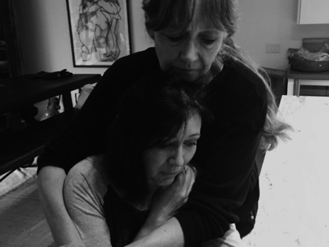 Доэрти, сражающаяся с раком, остригла волосы