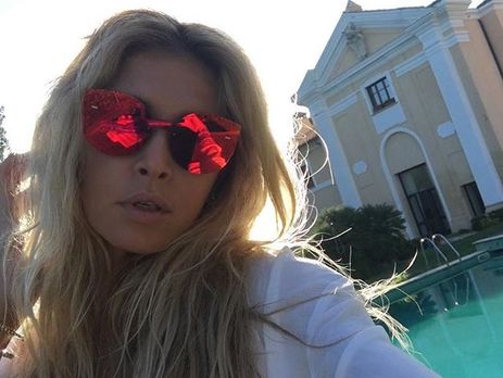 Брежнева занялась серфингом