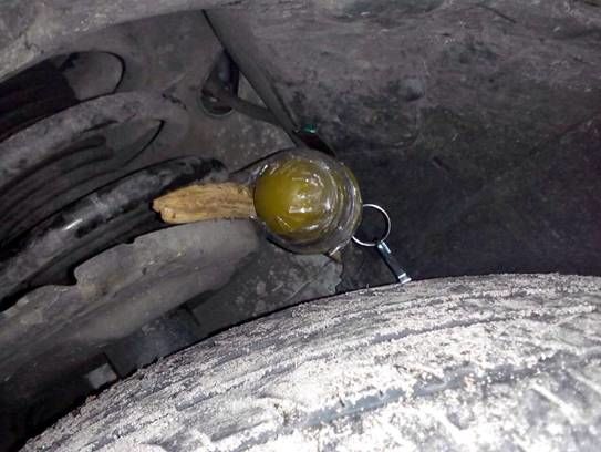 В Киевской области волонтер обнаружил гранату в собственном автомобиле