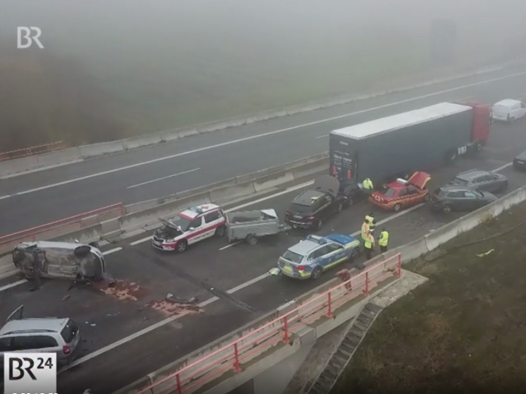 В Германии из-за гололеда 18 автомобилей врезались друг в друга 