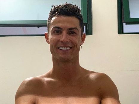 Роналду показал мокрое тело в зале