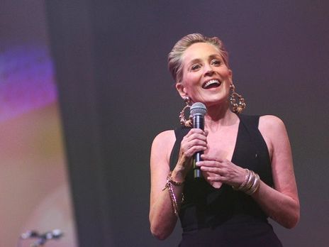 ﻿61-річна Стоун повторила сцену з 