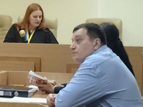 Суд арестовал двух экс-прокуроров крымской прокуратуры за вымогательство взятки