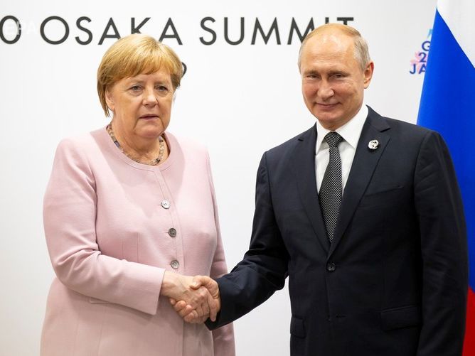 ﻿Путін і Меркель обговорили підготовку до нормандського саміту