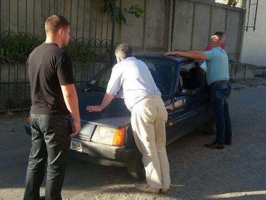 СБУ: В Тернополе задержали налоговиков, получивших взятку талонами на бензин