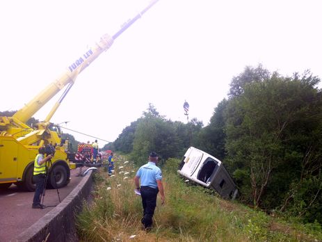 Во Франции перевернулся автобус, ранены 15 школьников