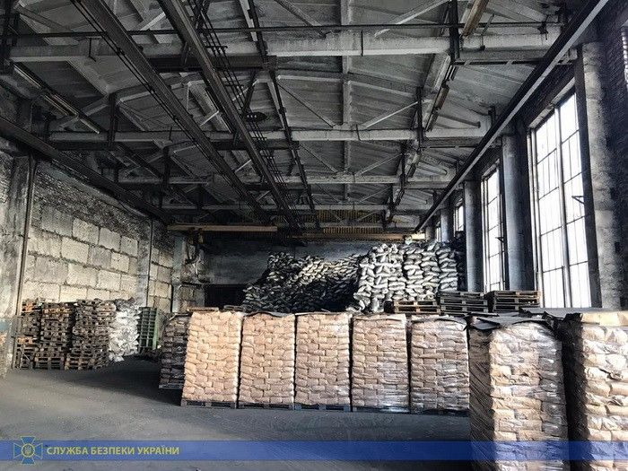 В Харьковской области подпольно изготовляли древесный уголь. Убытки оценили в 21 млн грн
