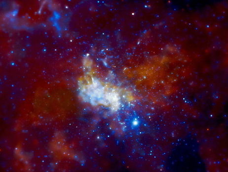 Астрофизики определили массу сверхмассивной черной дыры в центре Млечного Пути