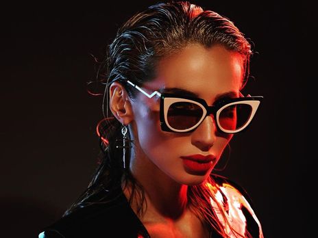 Loboda показала голую грудь в полотенце