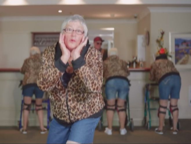 80-летняя американка сняла кавер-версию на клипт Свифт Shake It Off. Видео