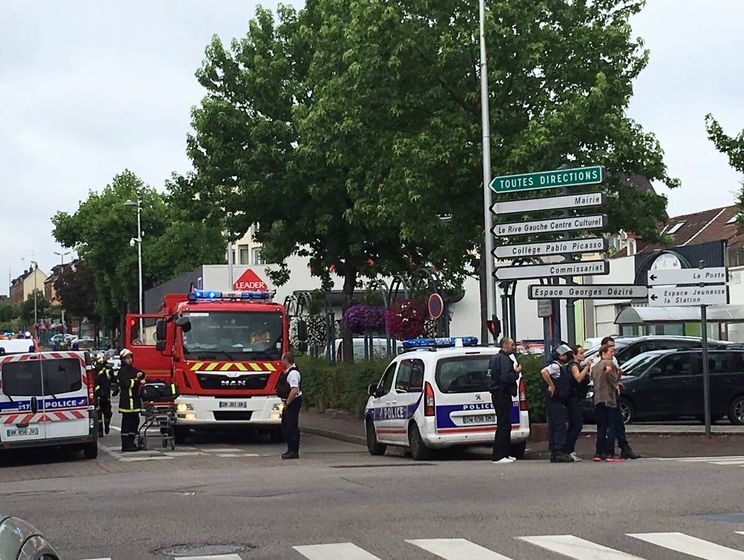 Захват заложников в церкви во Франции: нападавшие нейтрализованы, погиб священник