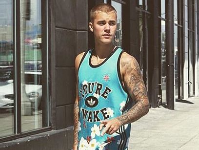 Бибер показал детское фото