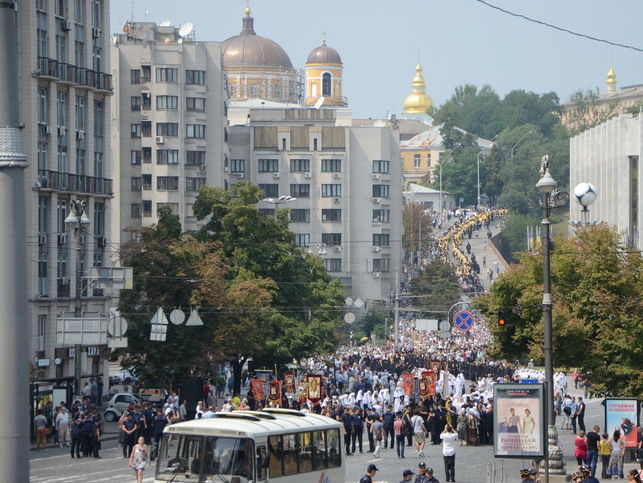 УПЦ МП: В Киеве в крестном ходе участвуют более 80 тысяч верующих