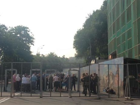 На столичную Европейскую площадь прибыли противники крестного хода УПЦ МП