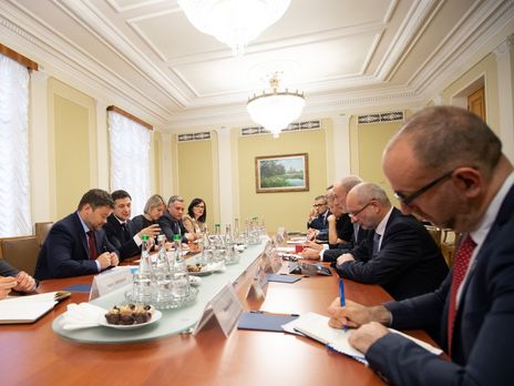 Зеленский обсудил с послами стран G7 реформы в Украине