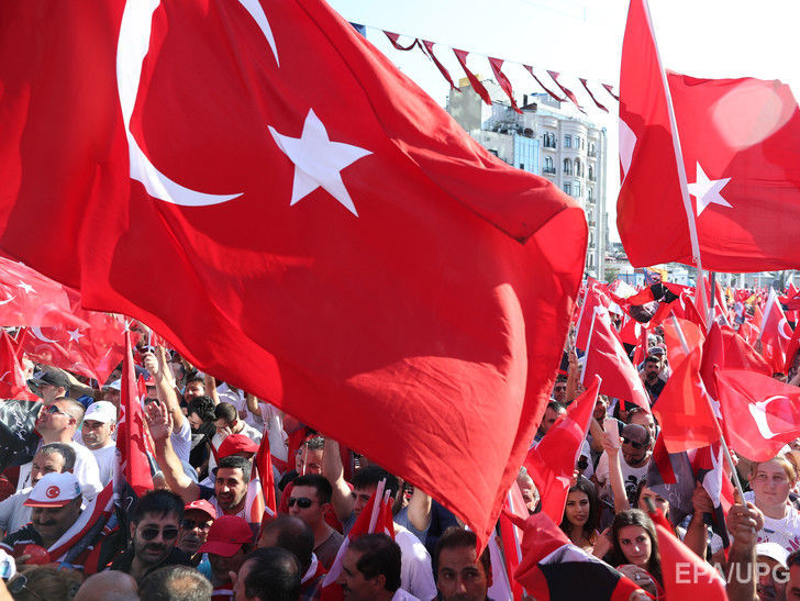 В Турции после попытки переворота закрыли более сотни СМИ