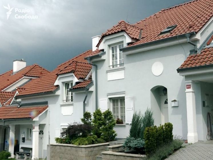 Расследование: Гражданская жена Шокина приобрела имение в Праге, а его трехлетняя дочь владеет особняком под Киевом