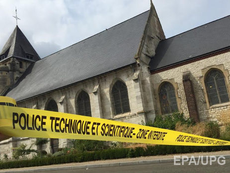 Во Франции задержаны три человека по делу о нападении на церковь на севере страны 