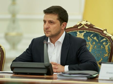 Зеленский подписал закон о штрафах за перевозку детей без автокресел