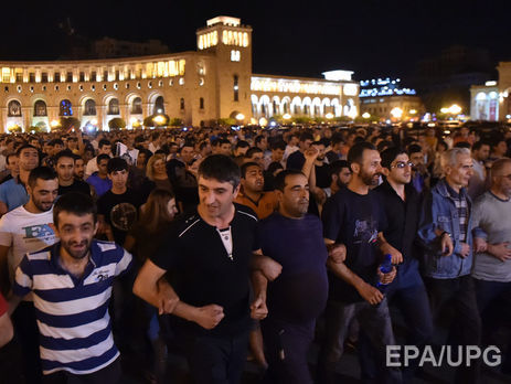 В Ереване при разгоне демонстрации 60 человек пострадали, задержанных – более 100 
