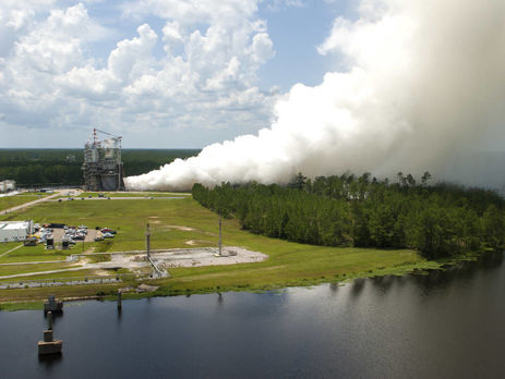 В NASA успешно испытали ракетный двигатель для полета на Марс. Видео 