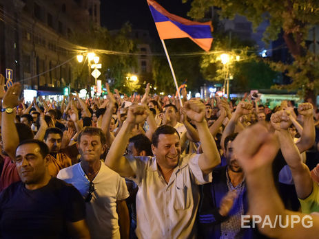 Демонстранты перекрыли центр Еревана