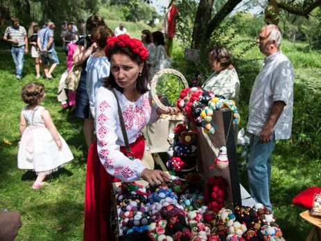 В старинном замке-музее Радомысль прошел фестиваль этнической одежды. Фоторепортаж