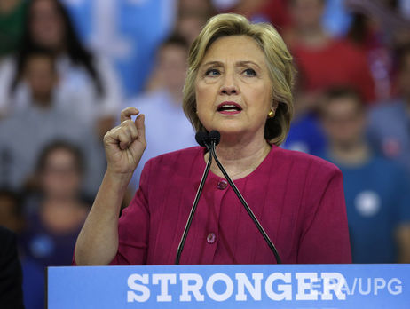 Клинтон: Российские спецслужбы, за которыми стоит Путин, взломали серверы Демократической партии США