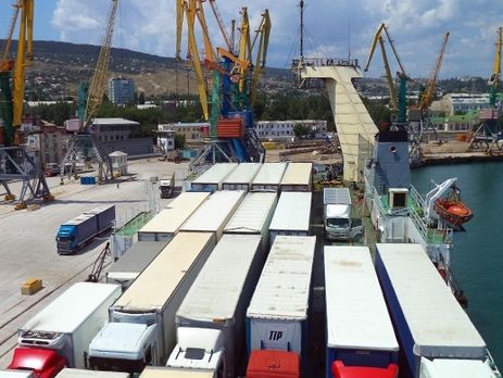 На Керченской переправе из-за простоя бунтуют российские дальнобойщики