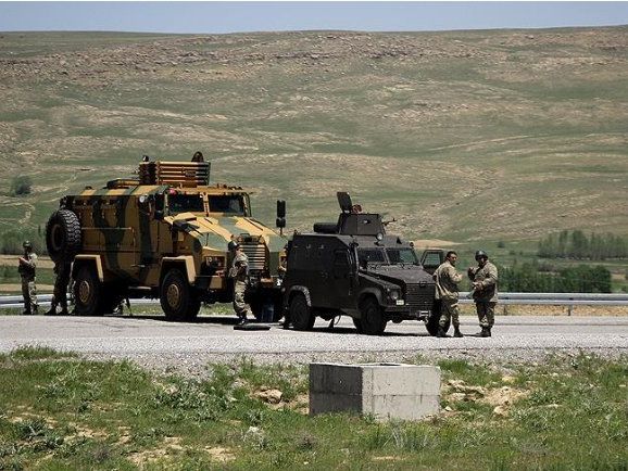 Трое турецких военных погибли во время антитеррористического рейда на черноморском побережье