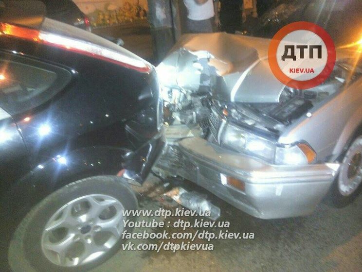 В Киеве пьяный водитель за ночь разбил шесть машин