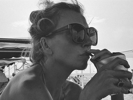 Светлана Бондарчук отдыхает в компании мужчины