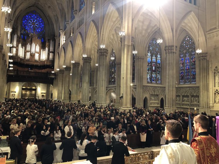 ﻿У католицькому соборі у Нью-Йорку вшанували пам'ять жертв Голодомору в Україні