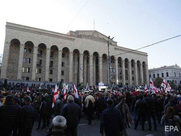 В Тбилиси тысячи людей собрались на акцию протеста
