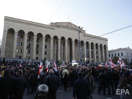 ﻿У Тбілісі тисячі людей зібралися на акцію протесту