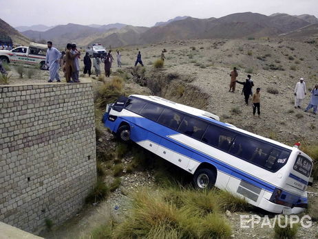 В Пакистане автобус столкнулся с грузовиком, погибли 12 человек