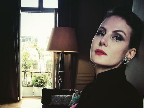 Литвинова показала бэкстейдж фотосессии для издания 