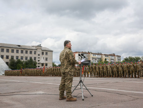 Порошенко: За время конфликта на Донбассе погибли 415 десантников