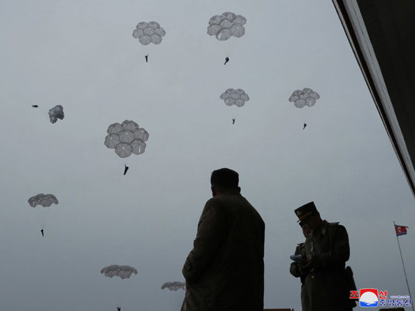 ﻿У КНДР відбулися незаплановані навчання ВПС під керівництвом Кім Чен Ина