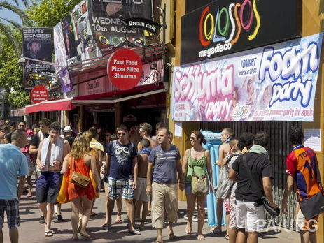 В Испании немецкие туристы устроили перестрелку из игрушечных пистолетов, что привело к панике