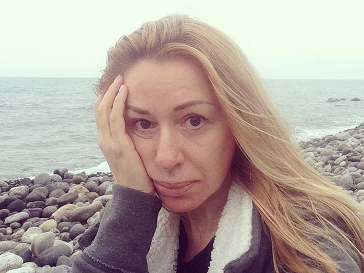 51-летняя Апина обнародовала пляжную фотосессию