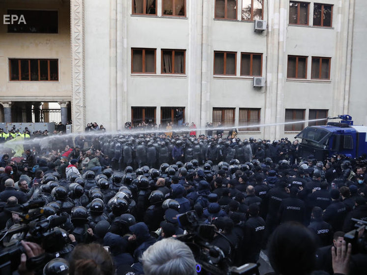 Во время разгона протестной акции в Грузии пострадало более 10 человек, 18 задержали