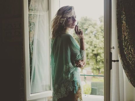 Светлана Бондарчук на мотоцикле позировала вместе с молодым мужчиной